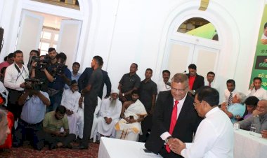 பங்காளிக் கட்சிகள் புதிய ஜனநாயக முன்னணியுடன் கைச்சாத்திடும் நிகழ்வு.