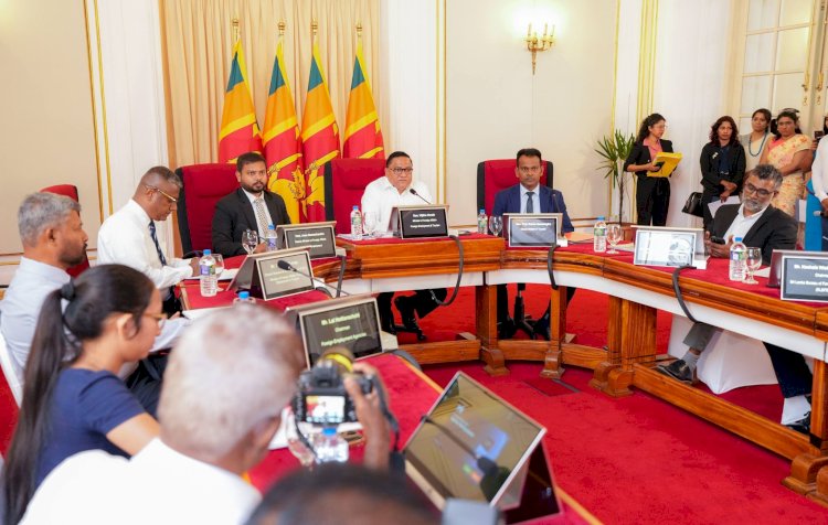 சவூதி – ஜித்தா கொன்சலர் ஜெனரலாக முஸ்லிம் அல்லாத ஒருவரை நியமிப்பதற்கு முஸ்லிம் சமூகத்தில் இருந்து பாரிய எதிர்ப்பு வந்ததால், முஸ்லிம் ஒருவரை நியமிக்க வெளிநாட்டு அமைச்சு நியமிக்க முடிவு செய்துள்ளதாக வெளி விவகார பிரதியமைச்சர் தெரிவிப்பு